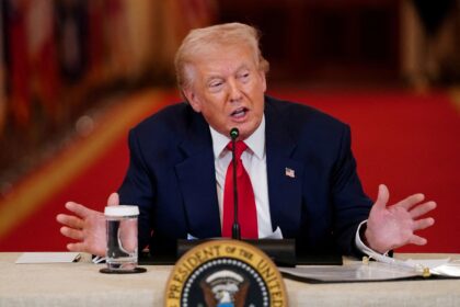 Трамп грозит не подписывать законы, требуя принятия SAVE America Act