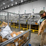 Amazon вводит 3,5% надбавку на логистику из‑за скачка цен на нефть