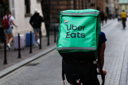 Uber Eats запустил курьерский возврат товаров с мгновенным возмещением