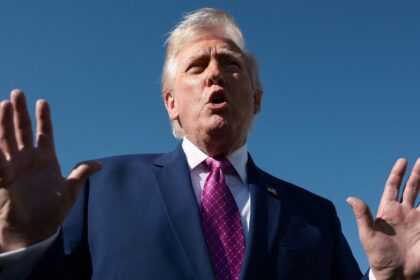 Трамп вновь угрожает уволить Пауэлла и требует продолжить расследование ФРС