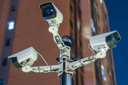 Камеры и ИИ: считыватели номеров превращают улицы в сеть слежки