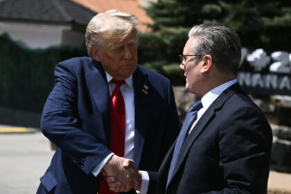 Торговля с США: экспорт Британии рухнул после тарифов Трампа