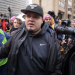 Суд отменил обвинения в торговле людьми после ошибочной депортации мигранта