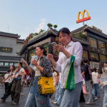 McDonald's расширяет сеть в Китае — ставка на ностальгию и низкие цены