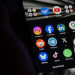 Малые соцсети предупреждают: законы для подростков могут усилить Big Tech