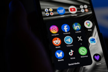 Малые соцсети предупреждают: законы для подростков могут усилить Big Tech