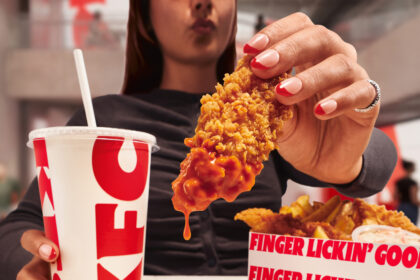 KFC делает ставку на безкостную курицу и соусы, чтобы вернуть позиции в США