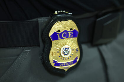 NYT: FBI якобы перестанет расследовать нападки на агентов ICE
