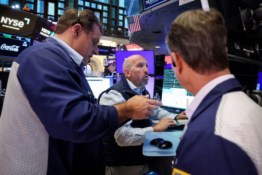 Акции упали после скачка нефти и роста доходностей Treasuries